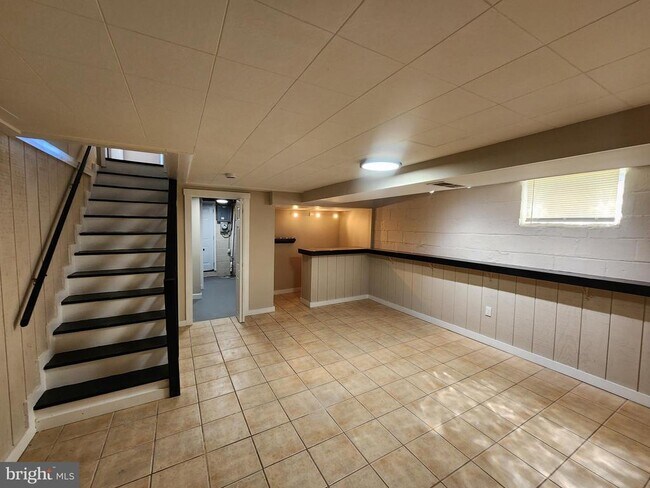 Building Photo - 1925 Ewald Ave