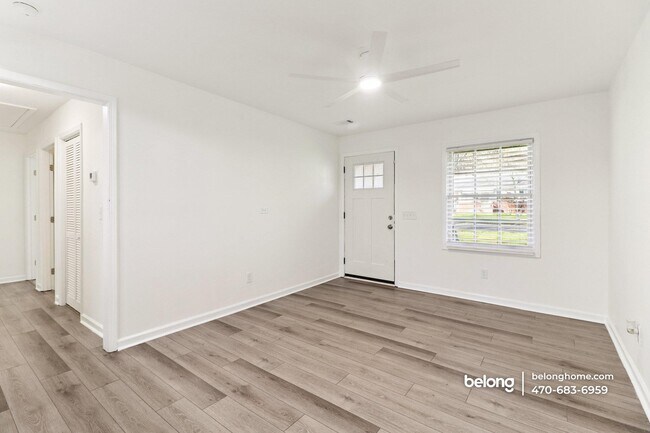 Building Photo - 839 Commodore Dr NW