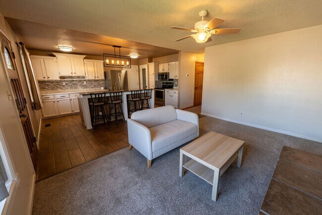Building Photo - ***MOVE IN SPECIAL*** $500 OFF 1st MONTH'S...