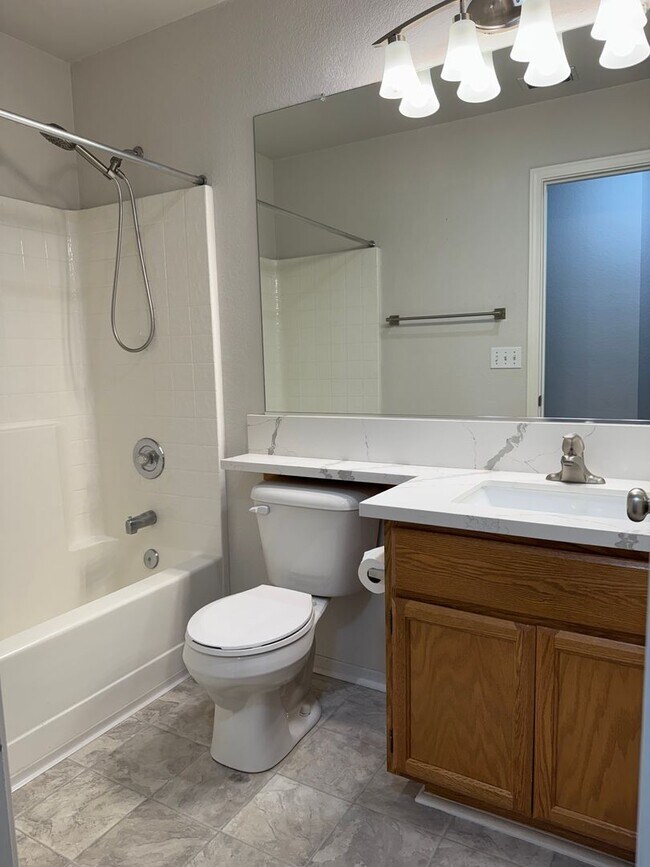 Building Photo - Recently remodeled charmer!