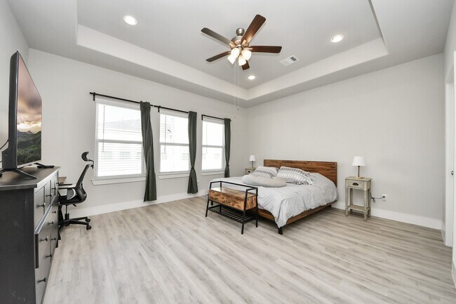 Building Photo - 9017 Lonestar Creekbend Ln