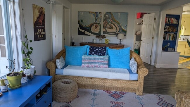 Building Photo - Our Western-Coastal Shabby Chic house Avai...