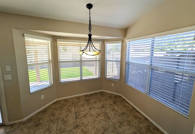 Building Photo - 3 Bedroom Plus an Office Home in the Candlewood Community Near S Cooper Rd and W Warner Rd!