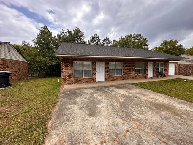 Building Photo - Charming 2-Bedroom Duplex for Lease in Anderson, SC