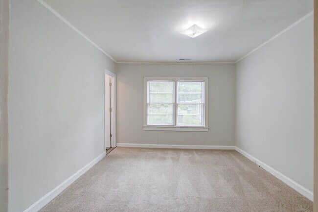 Building Photo - 1833 Orangeburg St