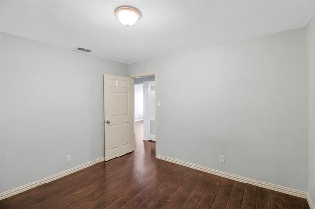 Building Photo - 2425 Lakeview Cir