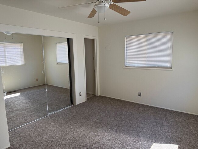 Building Photo - 1404 Gretta St NE