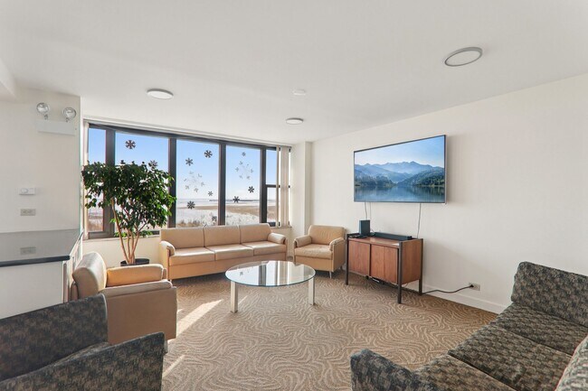 Building Photo - 5801 N Sheridan Rd