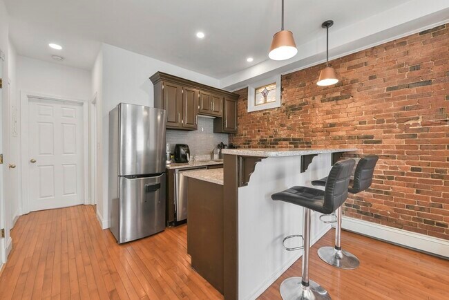 Building Photo - 168 F St