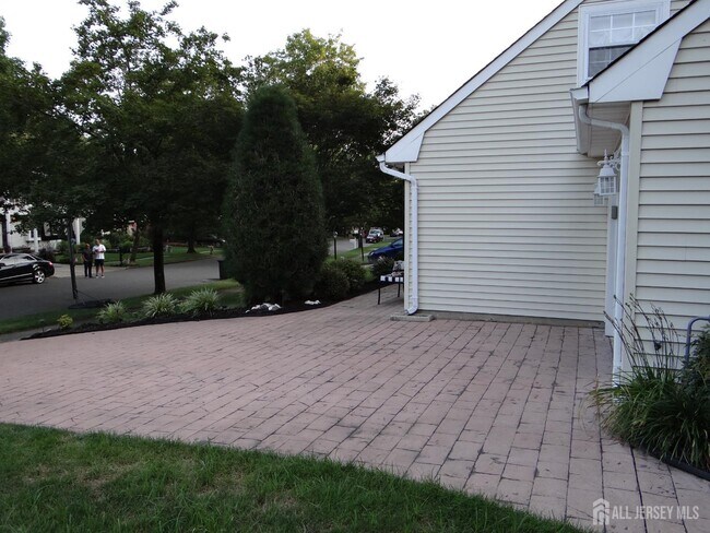 Building Photo - 514 Leawood Ave
