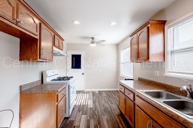 Building Photo - 3 Bedroom/1 Bath Home - $1850 per month!
