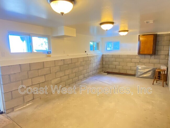 Building Photo - 4372 Argos Dr