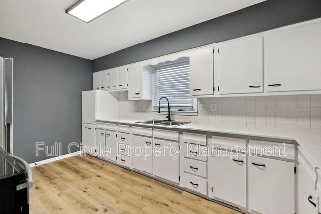 Building Photo - 803 N Christy St