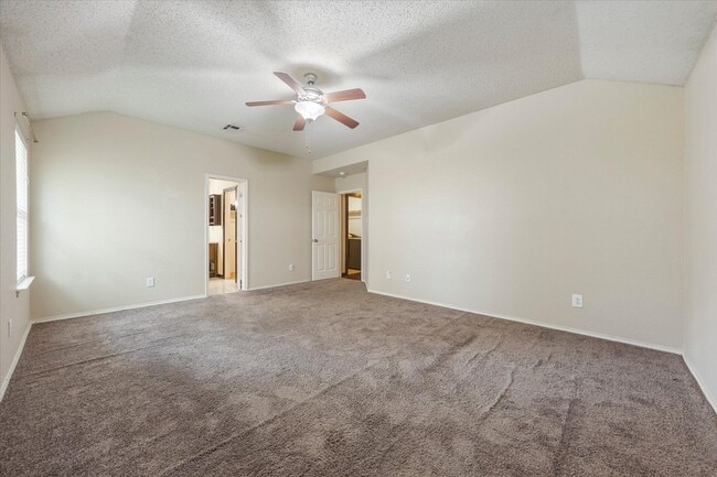 Building Photo - 2701 Redwood St
