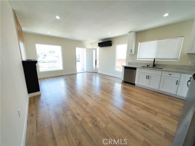Building Photo - 614 W 84th St