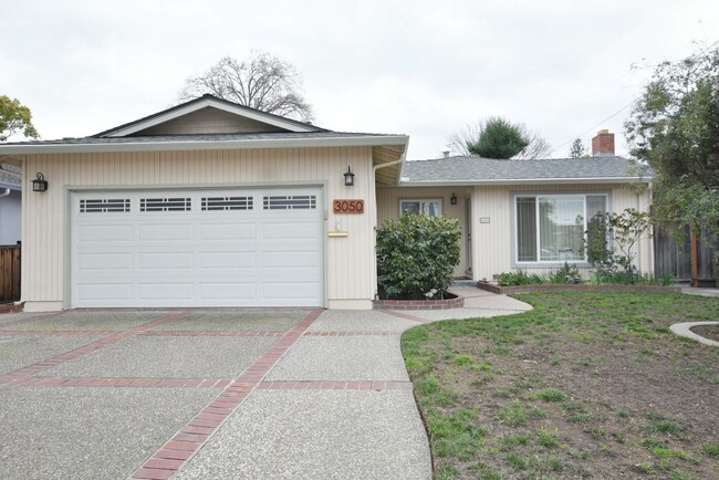 Primary Photo - Beautifully Remodeled 3 Bedroom 2 Bath Wes...