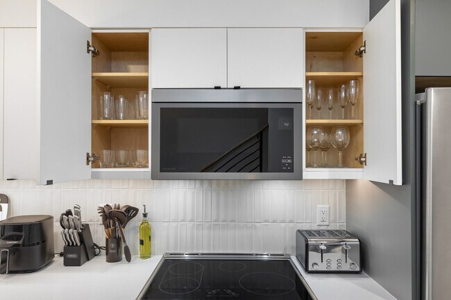 Building Photo - 129 11th Ave E