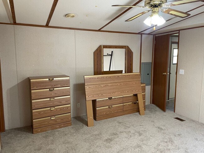 Building Photo - 2 bed 2 bath mobile home