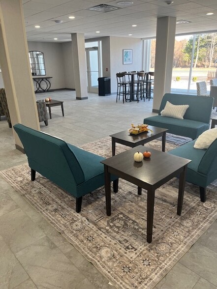 East side common area - Serenity Shores Apartments