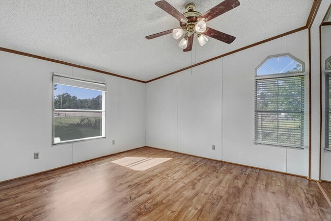 Building Photo - *SPACIOUS HOME IN PIKEVILLE SCHOOL DISTRICT*