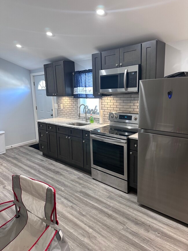 Building Photo - 902B Edgerly RD