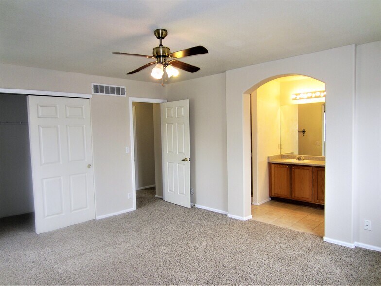 Building Photo - 10761 Cook Ct