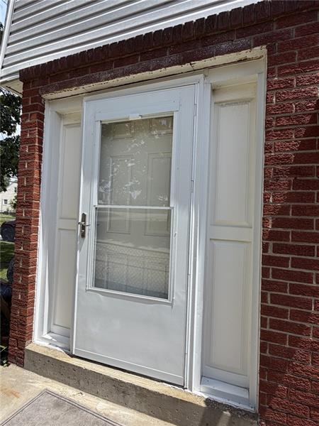 Building Photo - 104 1st St