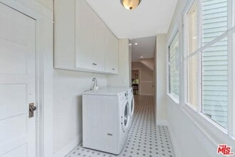 Building Photo - 655 S Hudson Ave