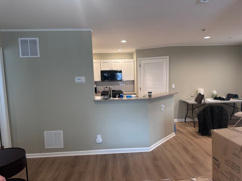 Kitchen + DA - 4609 Tudor Dr