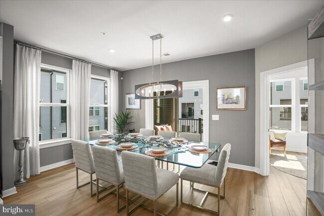 Building Photo - 43756 Transit Sq