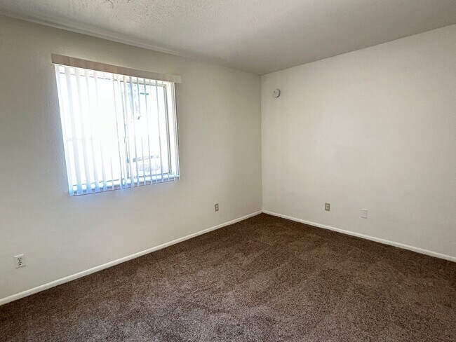 Building Photo - BEAUTIFUL COUNTRY MEADOWS! **NO HOA**