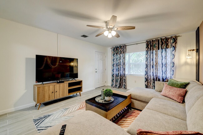 Building Photo - 125 S 10th St