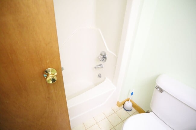 Building Photo - 2+ Bed 2 Bath Furnished Winter Seasonal 6mo Rental Available Nov 1! - $1750/mo