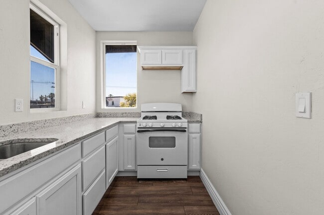 Building Photo - Yandell Units