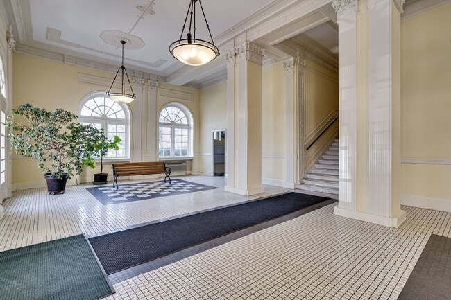 Building Photo - Mt. Pleasant Condo | 2 Bed | 2 Bath | 1,250 Sf
