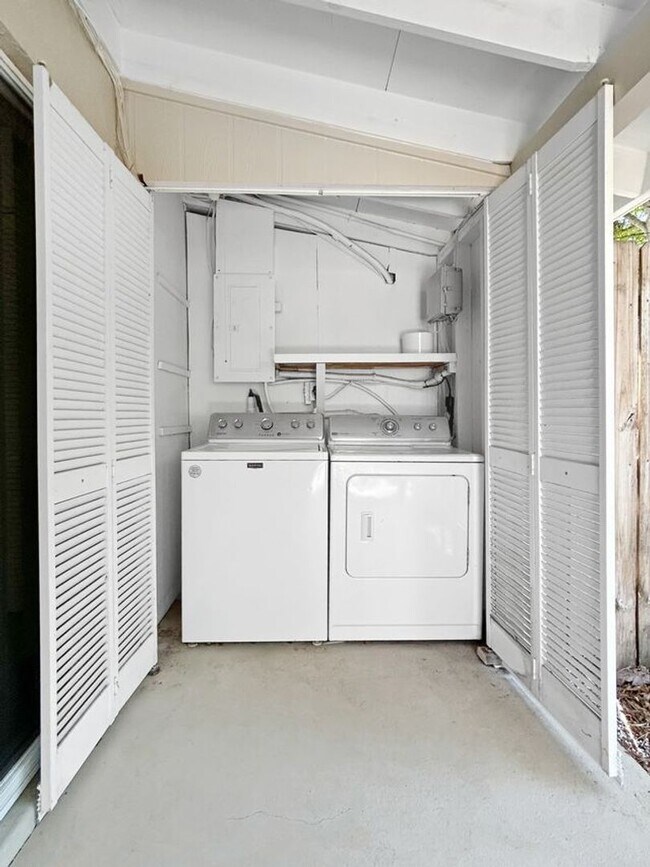 Building Photo - Spacious 1BR Duplex Near Beaches – Private Yard + Amenities! 1bed|1bath