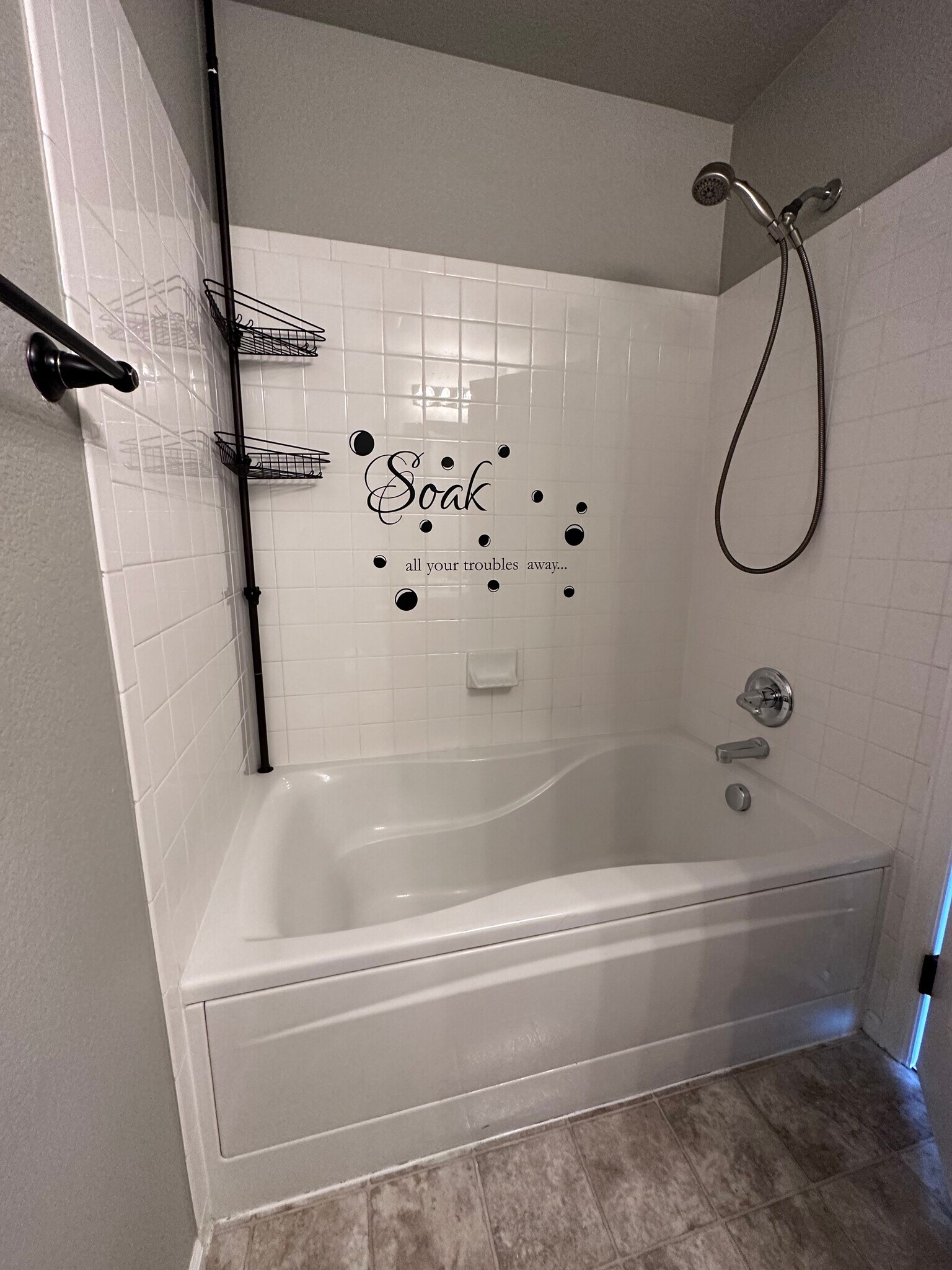 Bedroom 2 bathroom tub - 5796 Biscay St