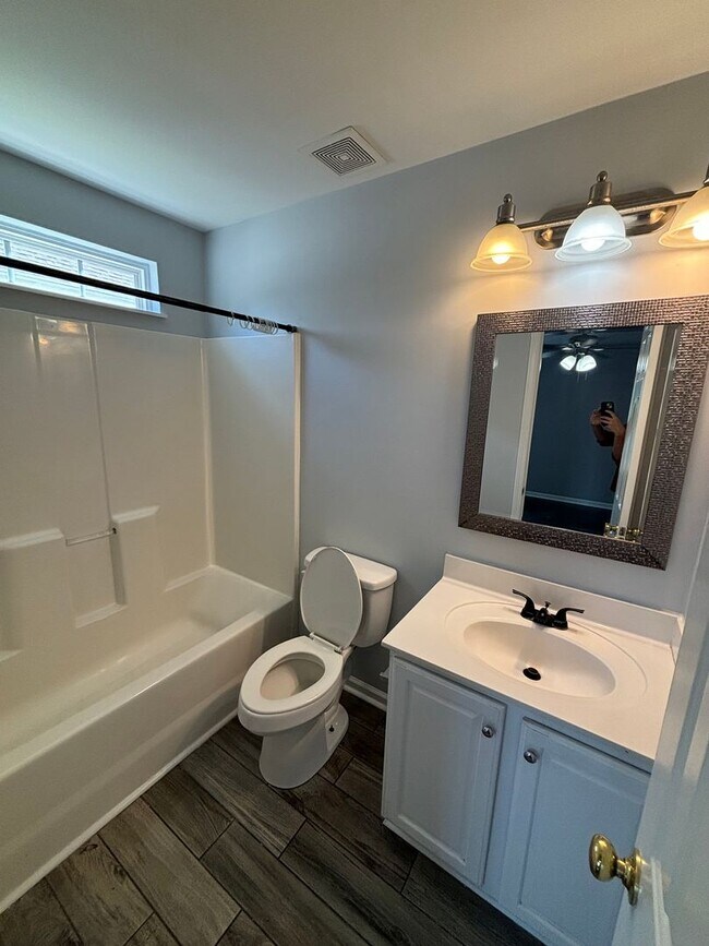 Building Photo - 4897 Southgate Pkwy