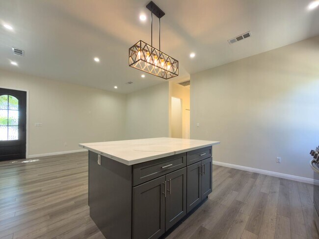 Building Photo - 15449 Septo St