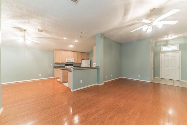 Building Photo - 519 Mesquite Dr