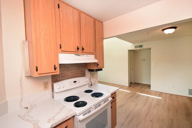 Building Photo - Cozy 2 Bedroom