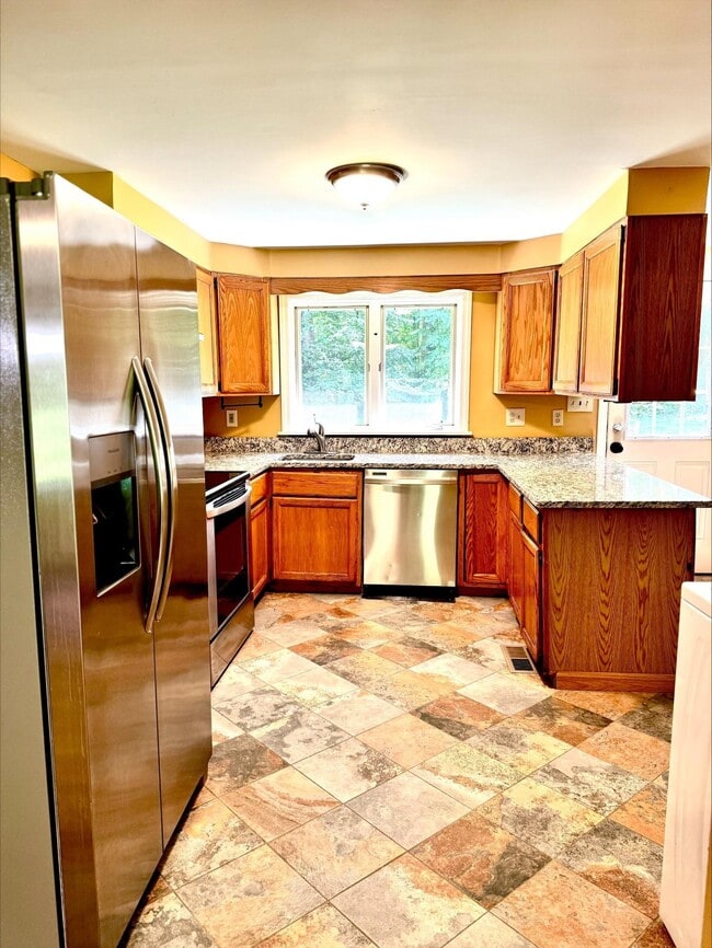 Building Photo - 11 Beebe Ln