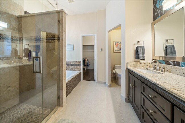 Building Photo - 9333 Fairmont Dr