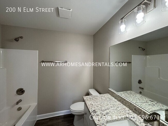 Building Photo - 200 N Elm St