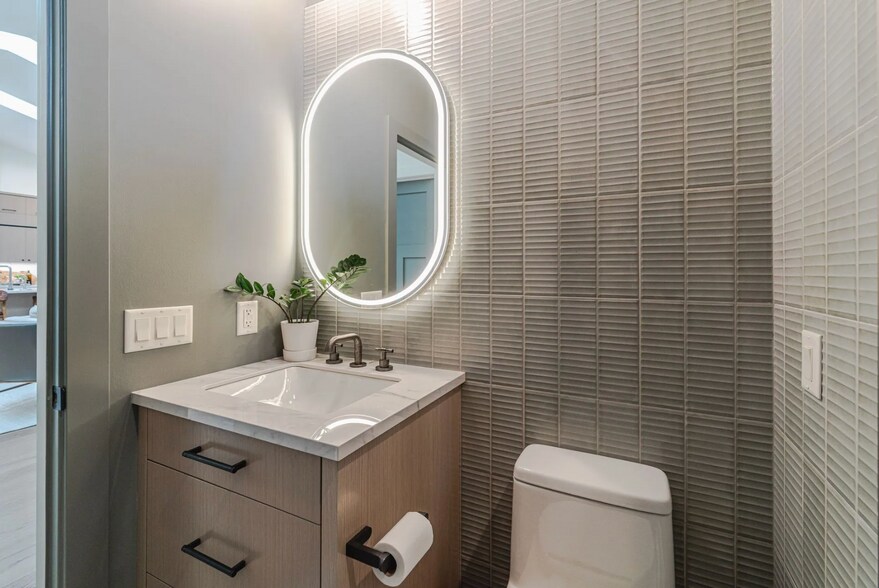 hall bath - 4290 Bass St SE