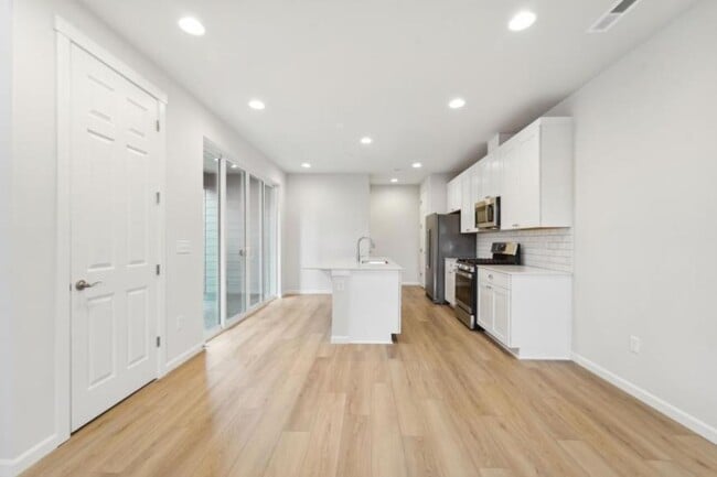 Building Photo - 3 bedroom in Bonney Lake WA 98391