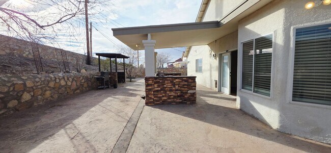 Building Photo - Charming 4-Bedroom Home in West El Paso – Spacious & Comfortable!