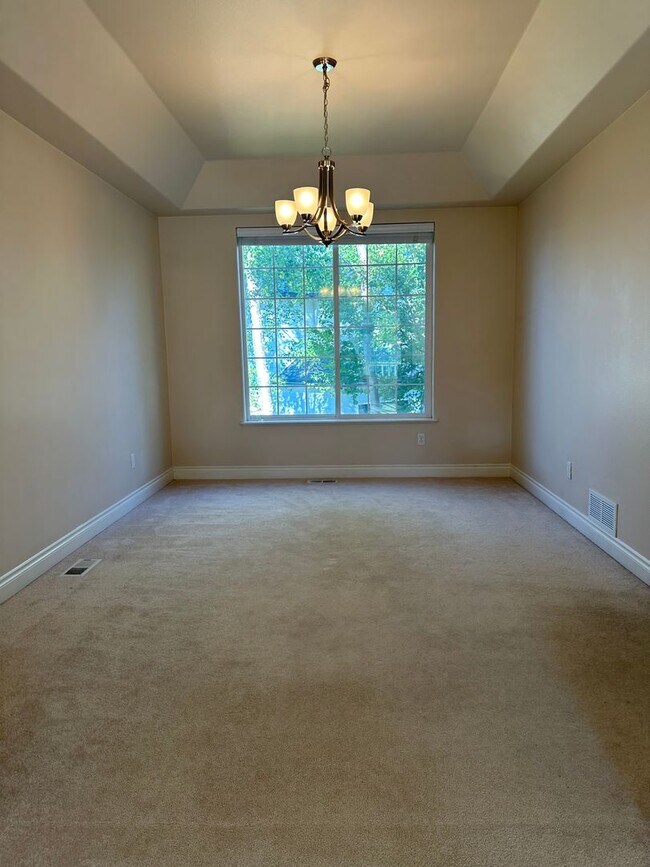 Building Photo - 4735 Potter Crest Cir