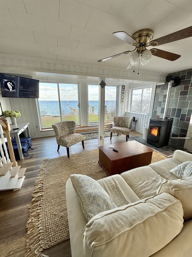 Building Photo - 28 Beach St