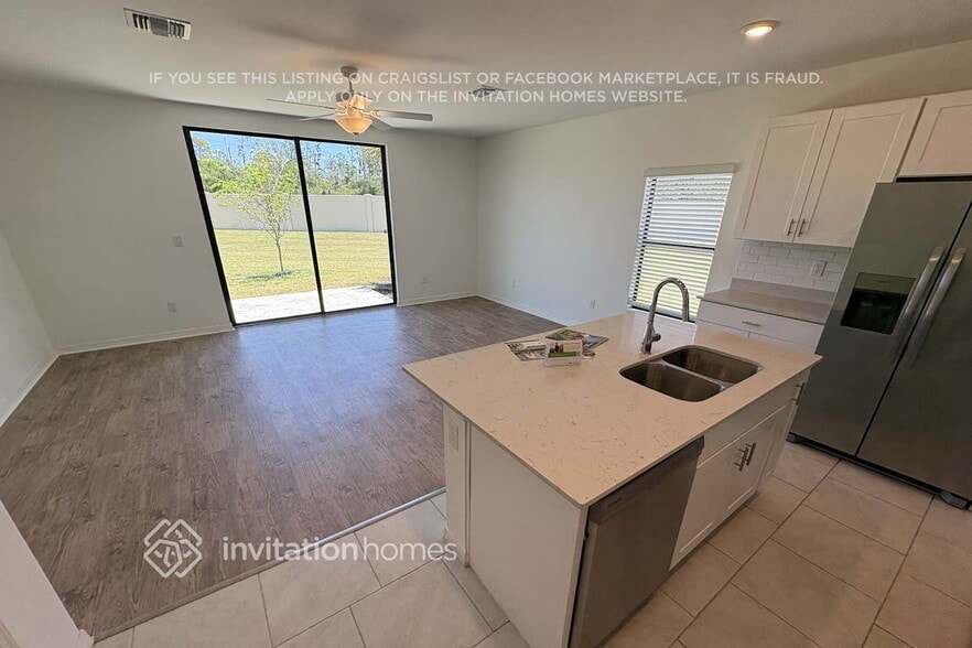 Building Photo - 2041 E Landings Wy